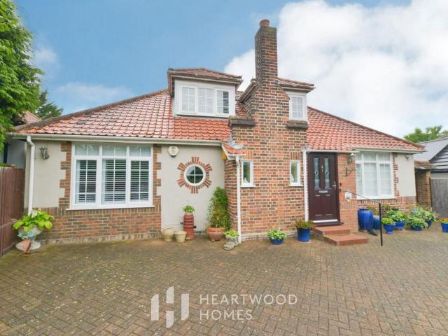 Bungalow for sale in St Albans, Five Acres