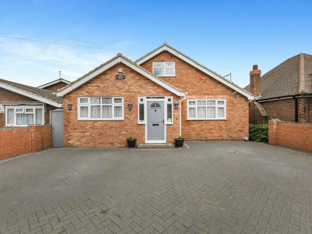 Bungalow for sale in Leagrave, Luton