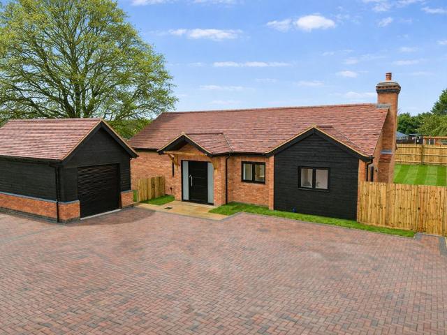 Bungalow for sale in Gawcott, Buckinghamshire