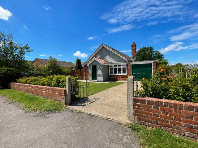 Bungalow for sale in Fordham Heath, Essex