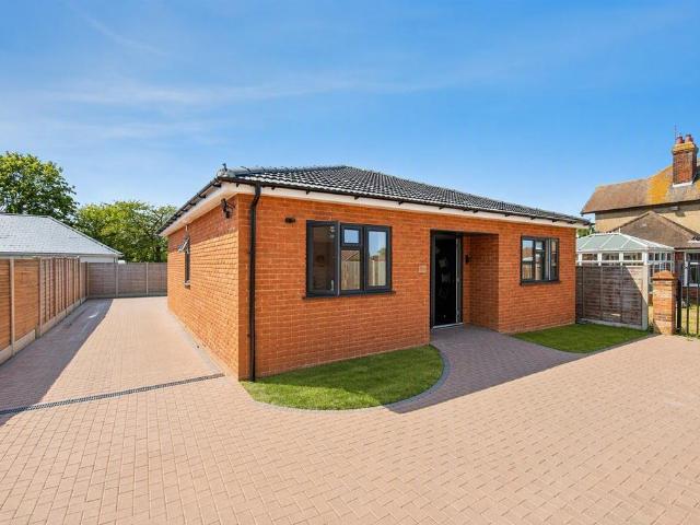 Bungalow for sale in Fordham Heath, Essex