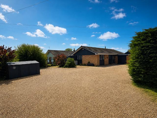 Bungalow for sale in Rothersthorpe, Northamptonshire