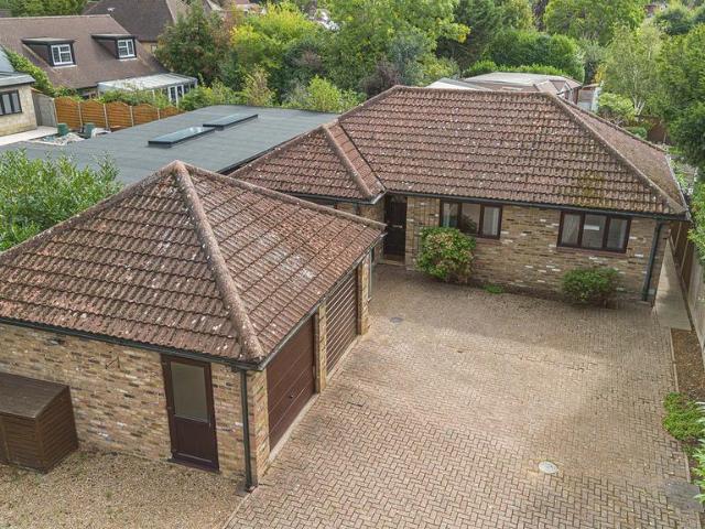 Bungalow for sale in Kingswood, Watford