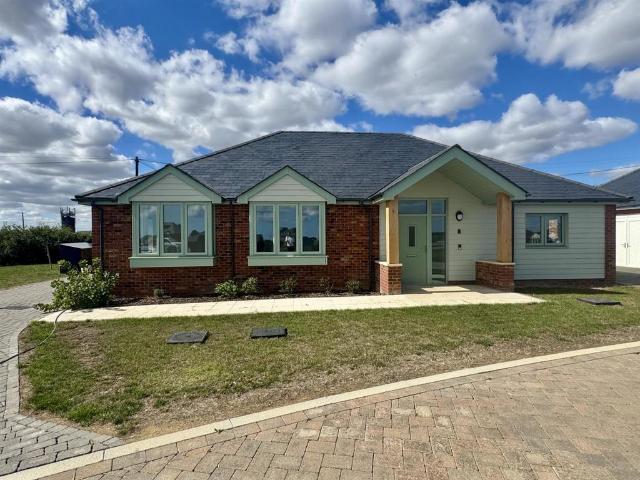 Bungalow for sale in Burnham-on-Crouch, Maldon