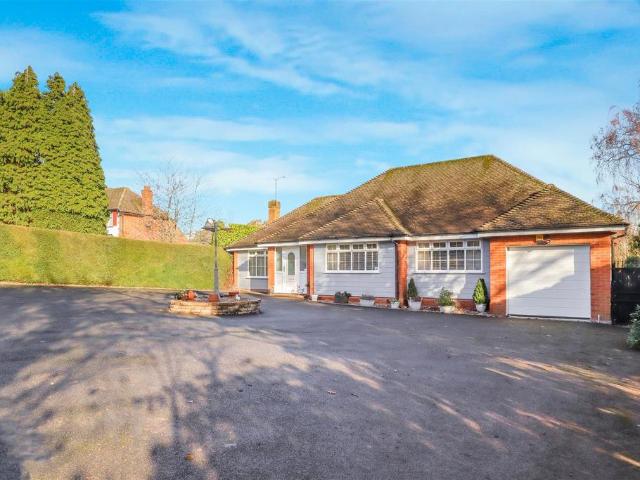 Bungalow for sale in Green Close, Warwickshire