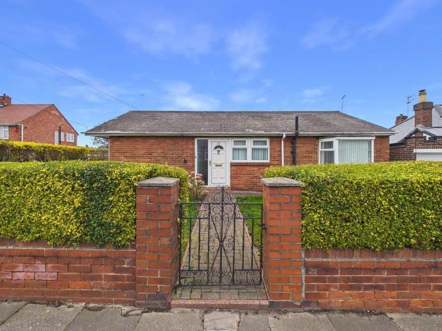 Bungalow for sale in New York, North Tyneside