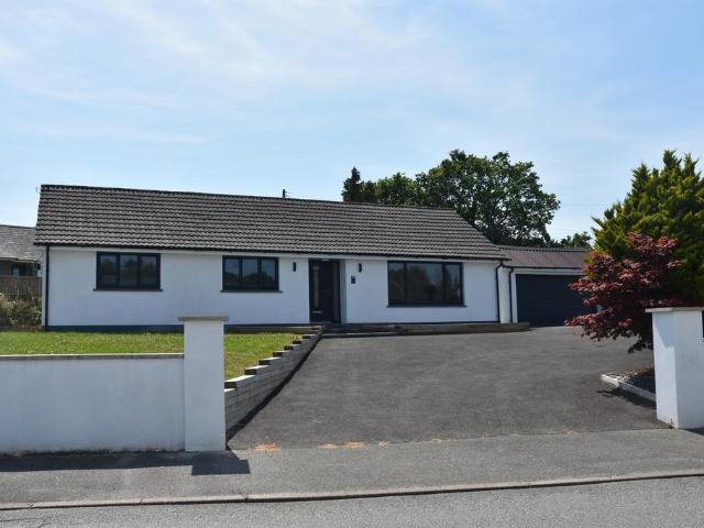 Bungalow for sale in Dre-fach, Wales