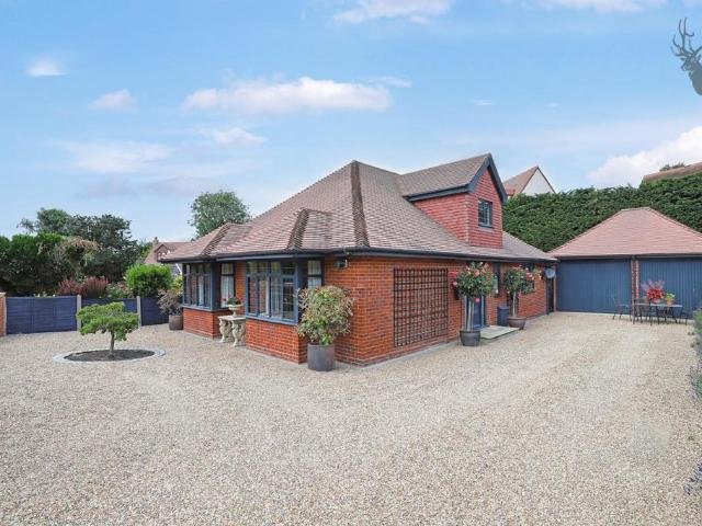 Bungalow for sale in Coopersale Street, Epping