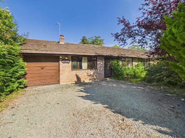 Bungalow for sale in Crookhill, Worcestershire