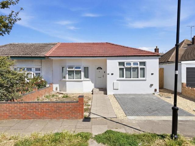 Bungalow for sale in Alton Barnes, Essex