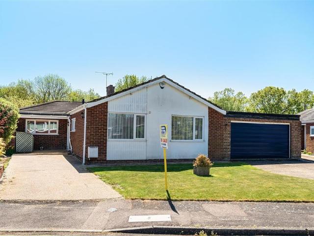 Bungalow for sale in Midway, Kent