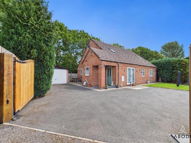 Bungalow for sale in The Wharf, Beamhurst