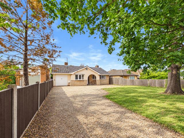 Bungalow for sale in Burridge, Fareham