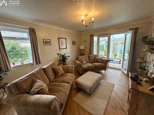 Bungalow for sale in Pontllyfni, Clynnog