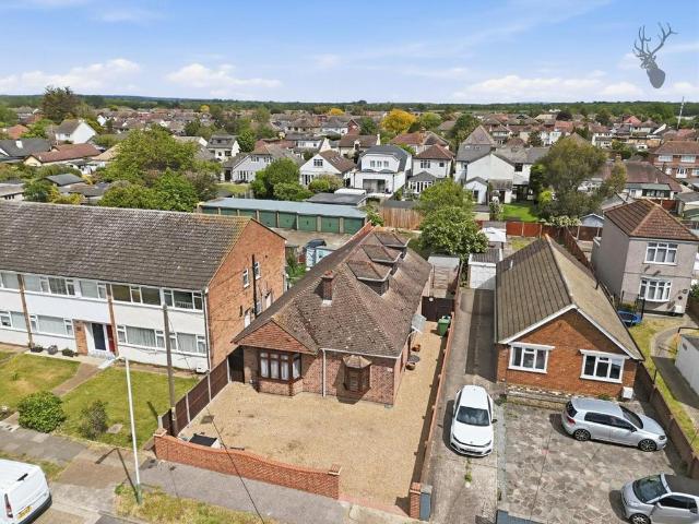 Bungalow for sale in Rainham, Greater London