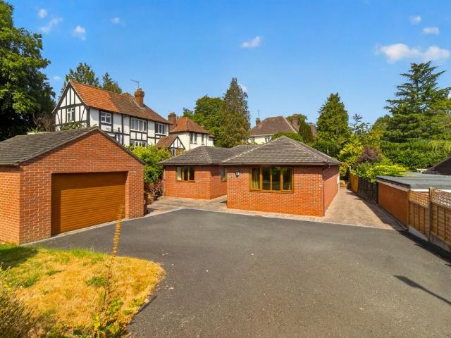 Bungalow for sale in Link Top, Forthampton