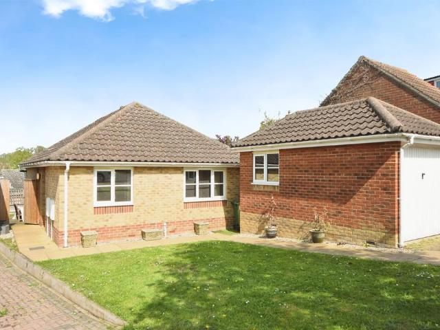 Bungalow for sale in Chipping Hill, Essex