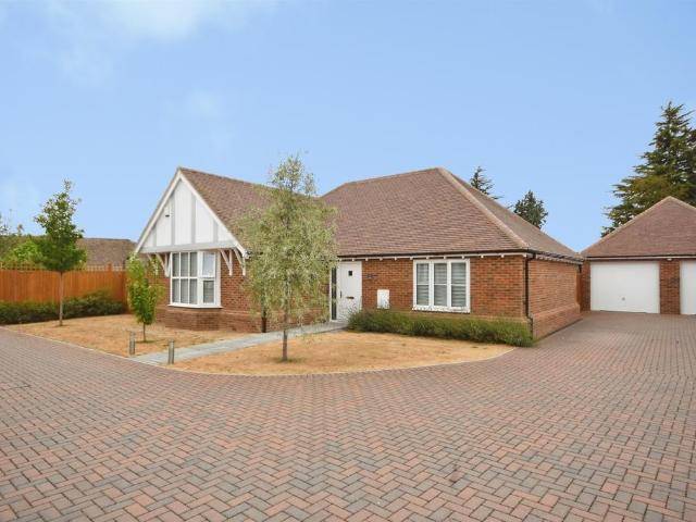Bungalow for sale in Chipping Hill, Essex