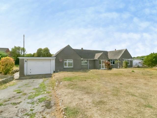 Bungalow for sale in West Camp, Boverton
