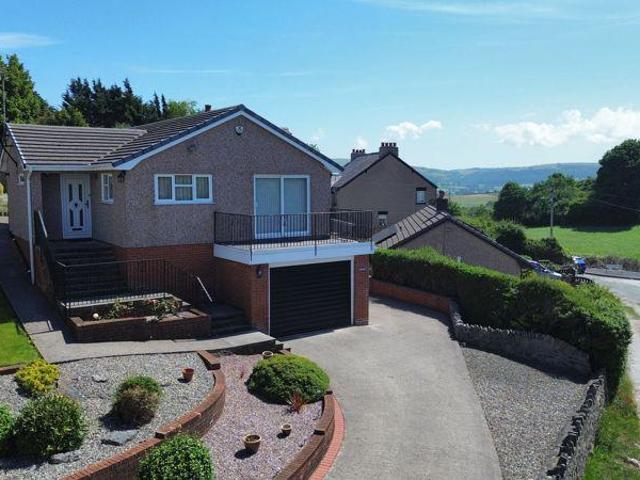 Bungalow for sale in Llysfaen, Wales