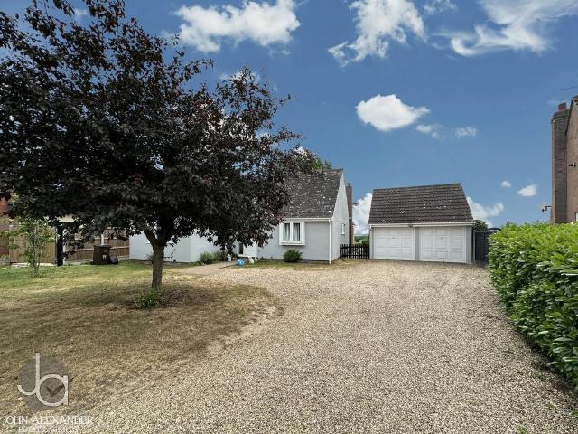 Bungalow for sale in Fordham Heath, Essex