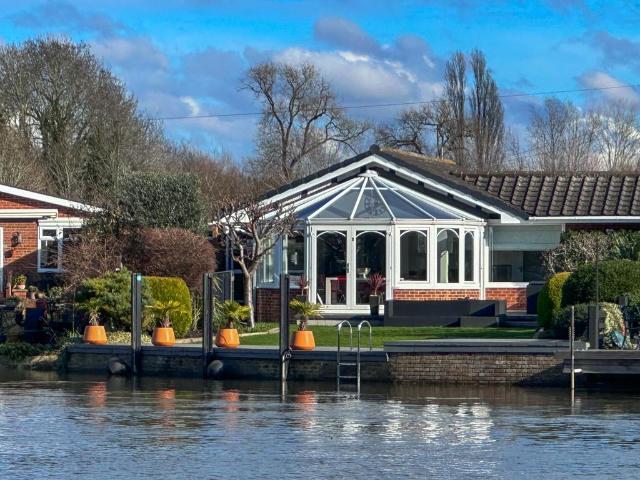 Bungalow for sale in Lower Halliford
