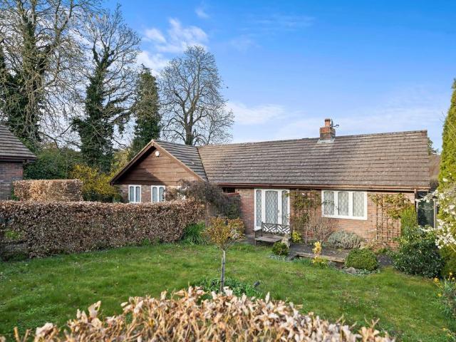 Bungalow for sale in Woodcote Green, Greater London