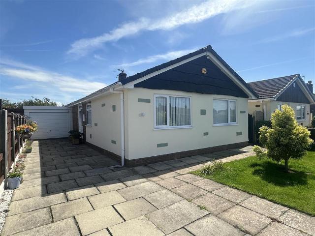Bungalow for sale in Crossens, Sefton