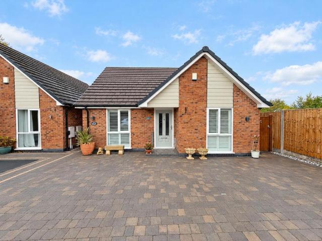 Bungalow for sale in Great Wyrley, South Staffordshire
