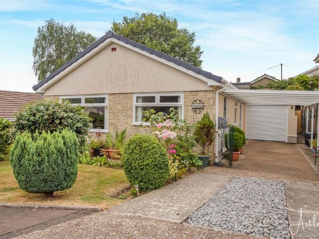 Bungalow for sale in Clydach, Wales