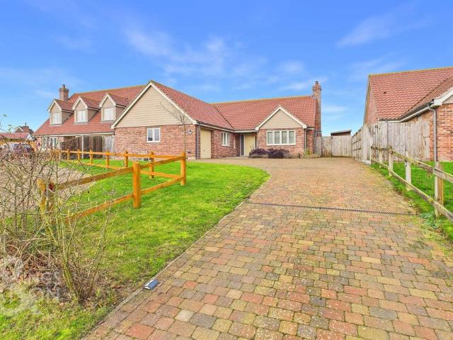 Bungalow for sale in Crostwick, Norfolk