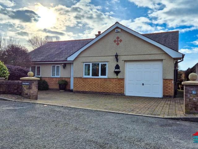 Bungalow for sale in Morfa Nefyn, Wales