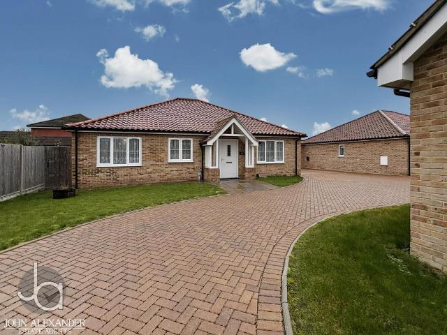 Bungalow for sale in Ramsey and Parkeston, Dale Hill