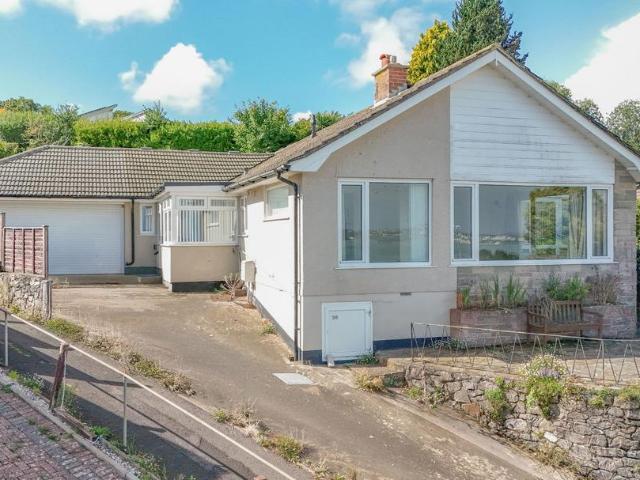 Bungalow for sale in Broadsands