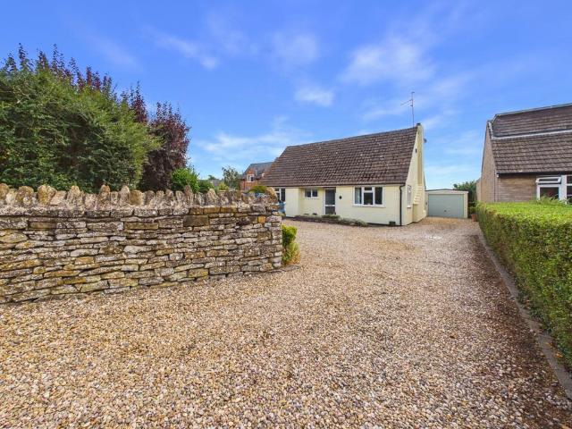 Bungalow for sale in Ravensthorpe, Northamptonshire