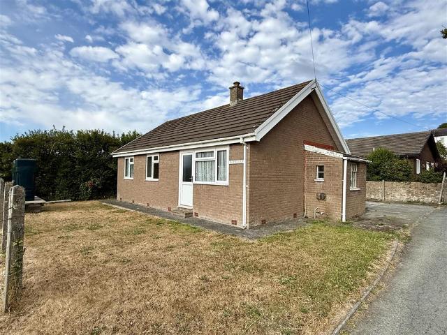Bungalow for sale in Llanon, Wales