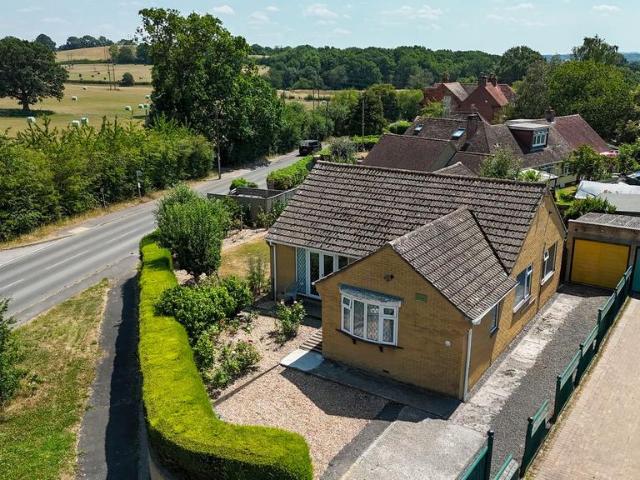 Bungalow for sale in Ashmore Green, West Berkshire