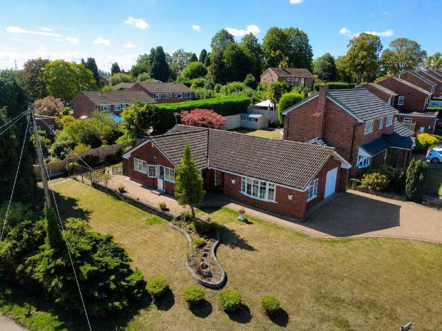 Bungalow for sale in Gun Hill, Warwickshire