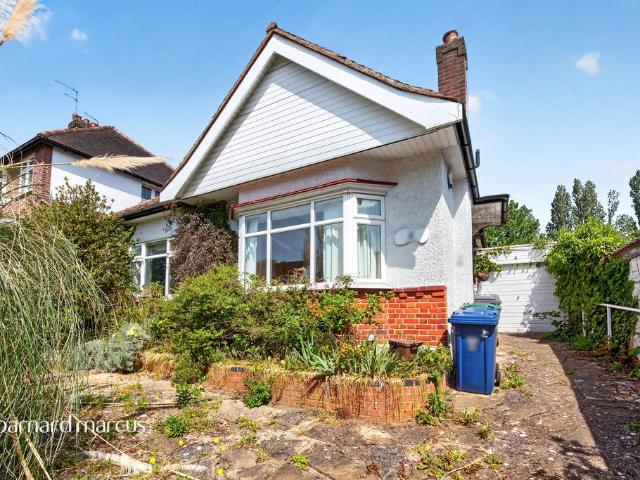 Bungalow for sale in Friern Barnet, Greater London