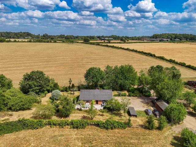 Bungalow for sale in Pouchen End, Hertfordshire
