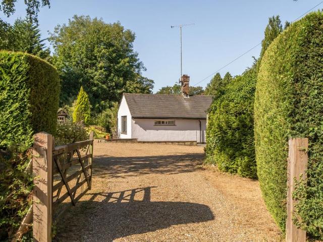 Bungalow for sale in Woldingham, Tandridge