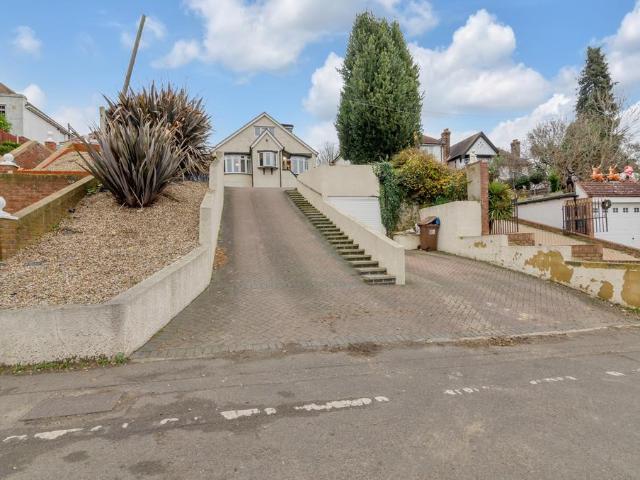 Bungalow for sale in Strood