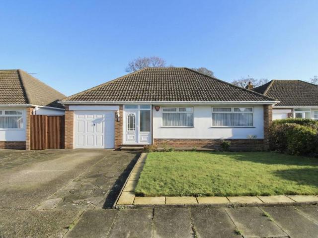Bungalow for sale in Acol, Kent