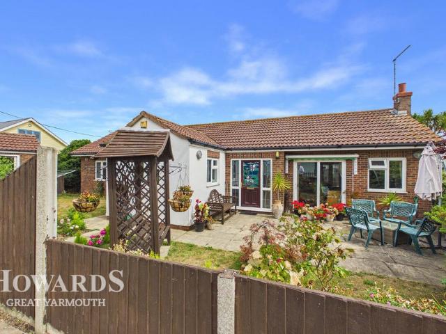 Bungalow for sale in Stokesby, Norfolk