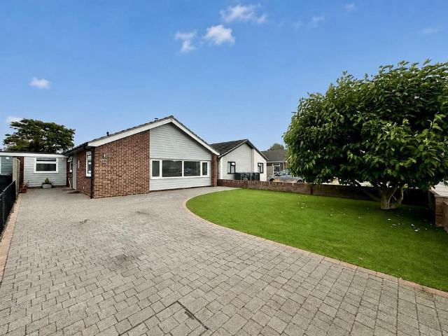 Bungalow for sale in Walton, Eastbridge