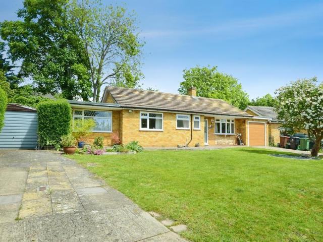 Bungalow for sale in Five Acres, Hertfordshire