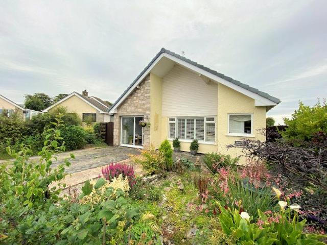 Bungalow for sale in Bryncrug, Wales