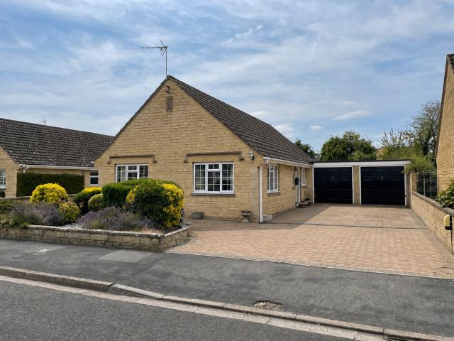 Bungalow for sale in Lechlade, Fossebridge