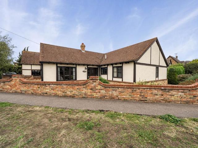Bungalow for sale in Bedford