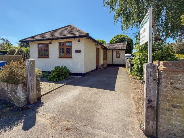 Bungalow for sale in Wraysbury